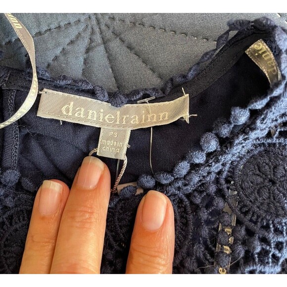 Daniel Rainn Navy Lace Yolk Pleat Front 3/4 Sleeve Jersey Top Size PSmall NWT - Picture 5 of 10